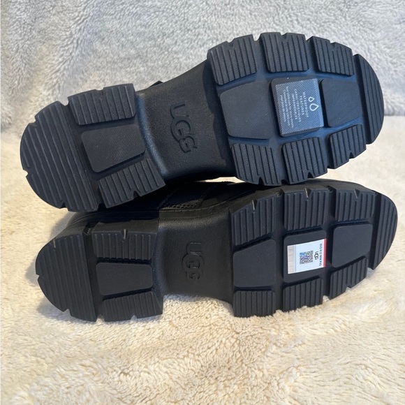 UGG Ashton womens short Boots - Picture 6 of 6